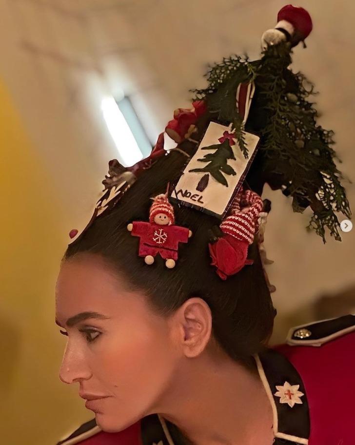 Eda Taşpınar'ın yılbaşı temalı saçı dikkat çekti! Yılbaşı ağacı gibi yapmış G2