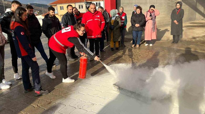 Akdağmadeni Türk Kızılay personeline hafif arama kurtarma eğitimi verildi