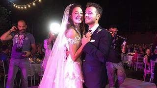 '2024’de 4 kişilik bir aileyiz' Azra Akın'dan karnı burnunda poz geldi