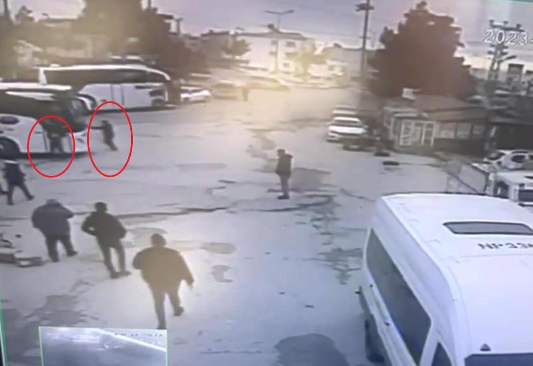 Otogarda korkun&ccedil; olay: Tartıştığı muavini otob&uuml;sle ezerek &ouml;ld&uuml;rd&uuml;! İ&ccedil;indeki yolcularla ka&ccedil;arken...