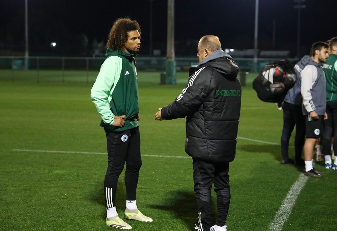 Fatih Terim'in Panathinaikos ile ilk antrenmanında dikkat &ccedil;eken hamle! Oyuncuları teker teker yanına topladı ve...