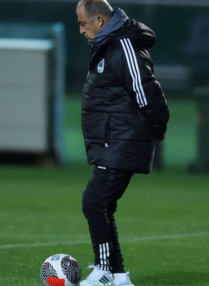 Fatih Terim'in Panathinaikos ile ilk antrenmanında dikkat çeken hamle! Oyuncuları teker teker yanına topladı ve... G5