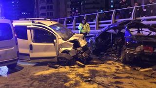 Mersin'de feci kaza! Karşı şeritteki araçlara çarptı: 2 ölü 4 yaralı