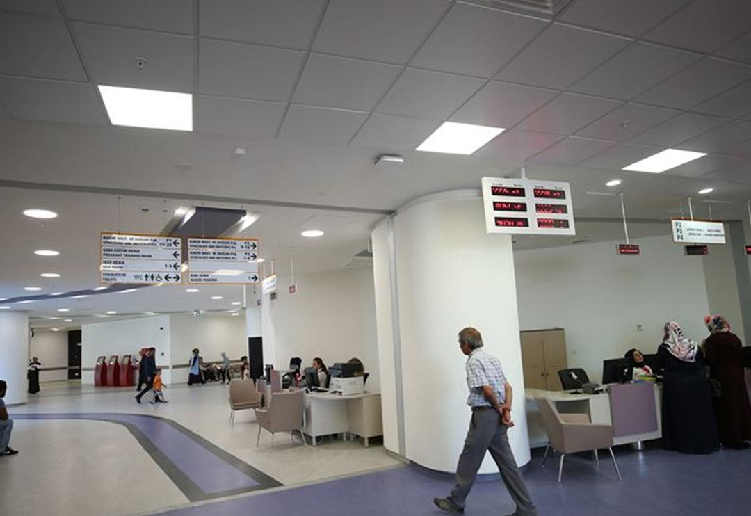 &Ouml;zel hastanelerin kapısından bile ge&ccedil;ilmiyor! Vatandaşlar isyan etti: Fiyatı 100 bin TL'yi ge&ccedil;ti