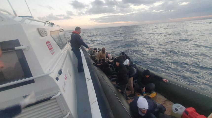 İzmir açıklarında 82 düzensiz göçmen kurtarıldı