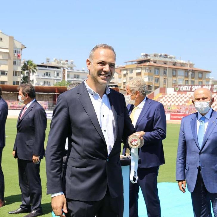 Icardi pozisyonu için 'penaltı değil' demişti! Canlı yayında söylediği "Galatasaraylı yöneticiden 00.27'de tehdit mesaj aldım" sözleri infial yarattı... Murat Bereket'ten, Yusuf Kenan Çalık'a sert yanıt! G4