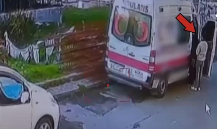 İstanbul'da o ambulans siren çalıp yol istedi... Arkasından kirli bir tezgah çıktı! İçindekiler de sağlıkçı ama gerçek göründüğü gibi değil G4
