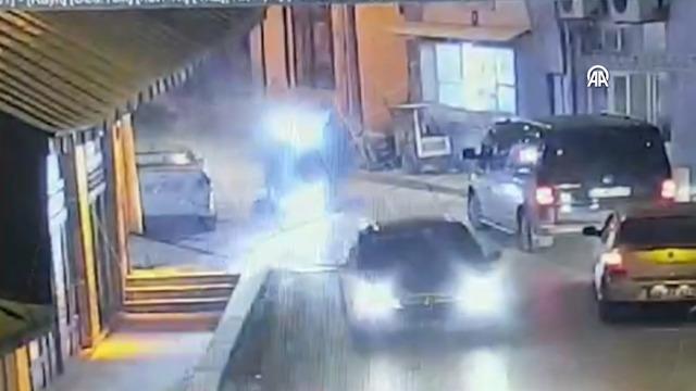 Yer: Edirne! Sürücüsünün direksiyon hakimiyetini kaybettiği otomobil böyle devrildi: O anlar kamerada