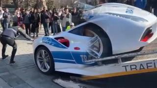 Yer: İstanbul! Gören telefona sarıldı: Sultanahmet'e Ferrari marka polis aracı özel çekici ile getirildi