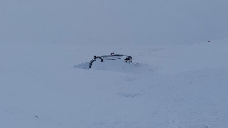 Çığ 2 aracı uçuruma yuvarladı G1