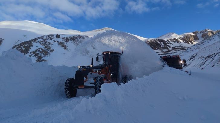 Çığ 2 aracı uçuruma yuvarladı G2