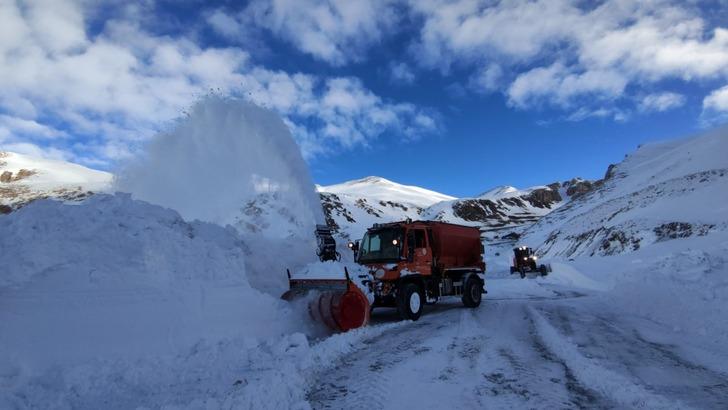 Çığ 2 aracı uçuruma yuvarladı G3