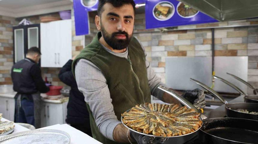 İki kardeş sırt sırta verdi, &lsquo;balık&rsquo; teknesi a&ccedil;tı