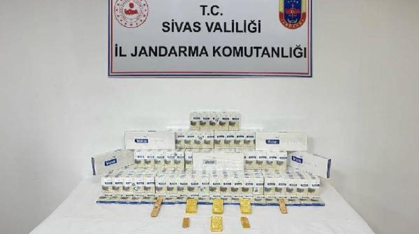 Yolcu otob&uuml;s&uuml;nden k&uuml;l&ccedil;e k&uuml;l&ccedil;e altın &ccedil;ıktı! Miktarı dudak u&ccedil;uklattı