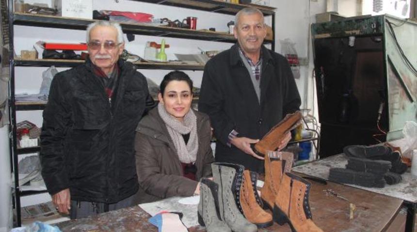 İranlı psikolog hayalleri i&ccedil;in ayakkabı ustası oldu
