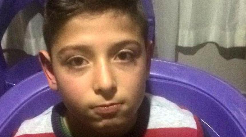 Engelli &ccedil;ocuğun sandalyesinin ak&uuml;s&uuml;n&uuml; &ccedil;aldılar