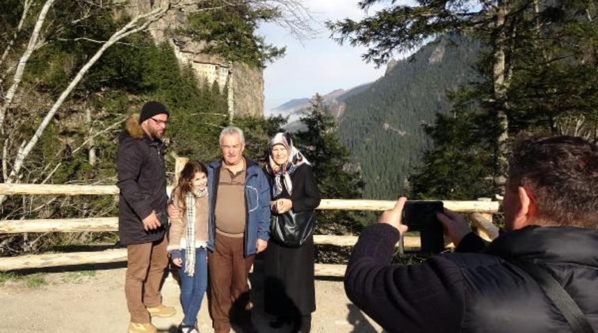 S&uuml;mela kapanınca Aya Varvara Kilisesi ilgi odağı oldu