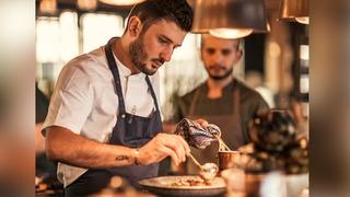 MEVLÜT ÖZKAYA kimdir kaç yaşında, nereli? MasterChef konuğu Şef Mevlüt Özkaya nerede çalışıyor? İlk genç şef ödülü sahibi!