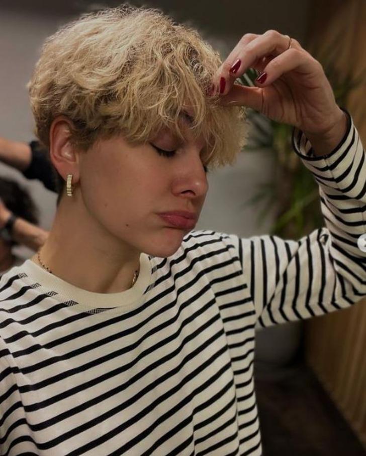 Bergüzar Korel yeni imajıyla poz verip içini döktü! "Acaba Allah’ın gücüne gider mi?" G2