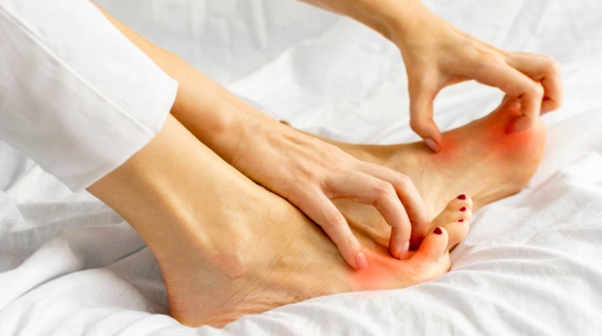 Geçmeyen ayak mantarına son! Bu yöntemler kaşıntı ve kokudan eser bırakmıyor