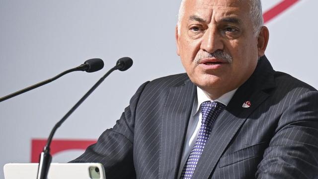 Kriz sonrası Mehmet Büyükekşi'ye büyük tepki! Sosyal medyada TT oldu '3 kuruş için Atatürk'ü tartışmaya açtıran Mehmet Büyükekşi...'