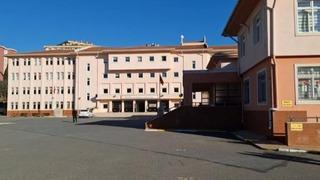 Okul tuvaletinde dehşet! Liseli kızlar birbirine girdi: 1 öğrenci bıçaklandı