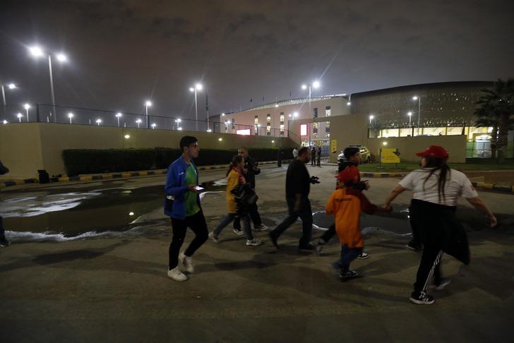 Suudi Arabistan hükümeti, soyunma odamızın önüne polis yığdı! Atatürk tişörtü ve pankartını engellemek için skandal üstüne skandal hamle G4