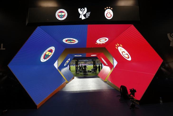 Suudi Arabistan hükümeti, soyunma odamızın önüne polis yığdı! Atatürk tişörtü ve pankartını engellemek için skandal üstüne skandal hamle G2