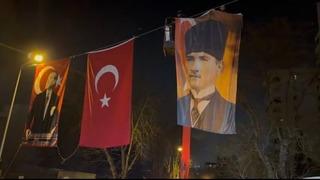 Mansur Yavaş o görüntüleri paylaştı: Suudi Arabistan Büyükelçiliği'nin bulunduğu sokağı 'Atatürk' posterleriyle donatıyoruz