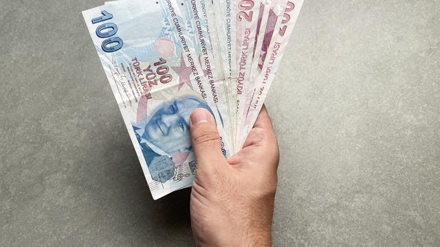 Zamlı emekli maaşı için gözler Resmi Gazete'de: Emekli kök maaşı 12.500 TL'nin altında olanlar dikkat! Emekliye fark ödemesini SGK uzmanı hesapladı