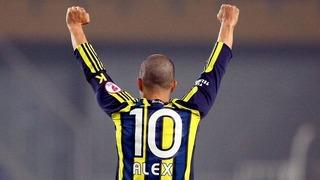 Fenerbahçe'nin efsanesi Alex de Souza heykelinin boşuna dikilmediğini gösterdi! Atatürk paylaşımı yaptı, rekora koşuyor