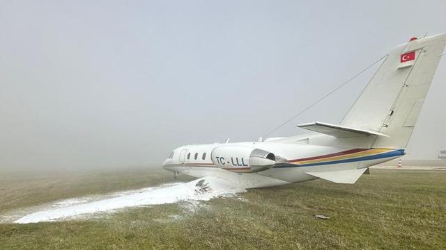 SON DAKİKA | Diyarbakır'da özel jet inişi sırasında pistten çıktı