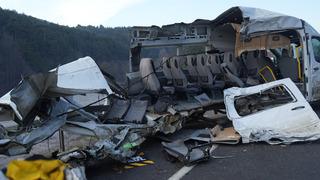 Kağıt gibi yırtıldı! Akılalmaz kaza: 1 ölü, 4 yaralı... Sinir krizi geçirdiler