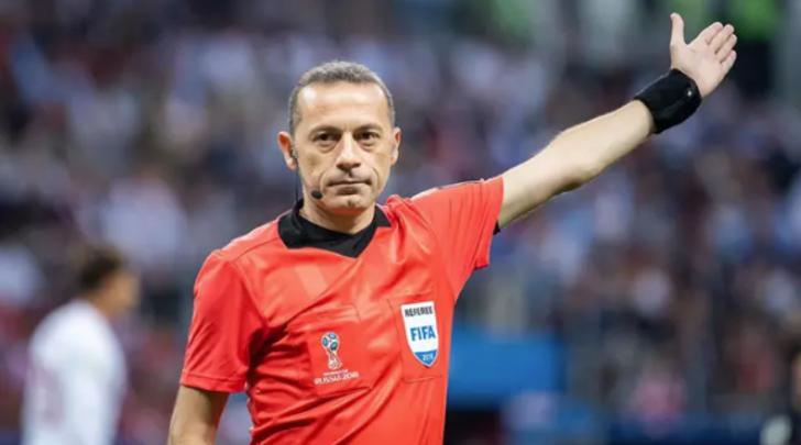 Atatürklü tişörtleri siyasi bulan Suudiler bakın 2018'de Londra'da oynanan finalde ne yapmış! Hem de Cüneyt Çakır'ın yönettiği maçta... G2