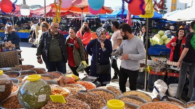 Televizyon karşısında yılbaşı kutlaması bile 2.500 TL! Hindi yok tavuk var: İşte yarın akşamın minimum maliyeti