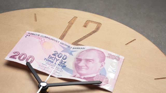 Bayramda çalışacaklar dikkat! Fazla mesai ücreti hesaplaması yaparken kafanız karışmasın… Resmi tatilde 1 saat bile çalışana 1 günlük ücret