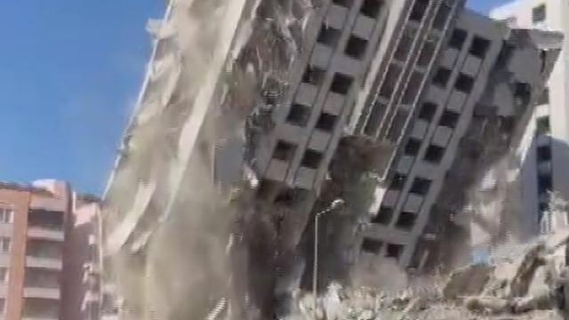 Deprem bölgesi Hatay'da 15 katlı bina böyle yerle bir oldu
