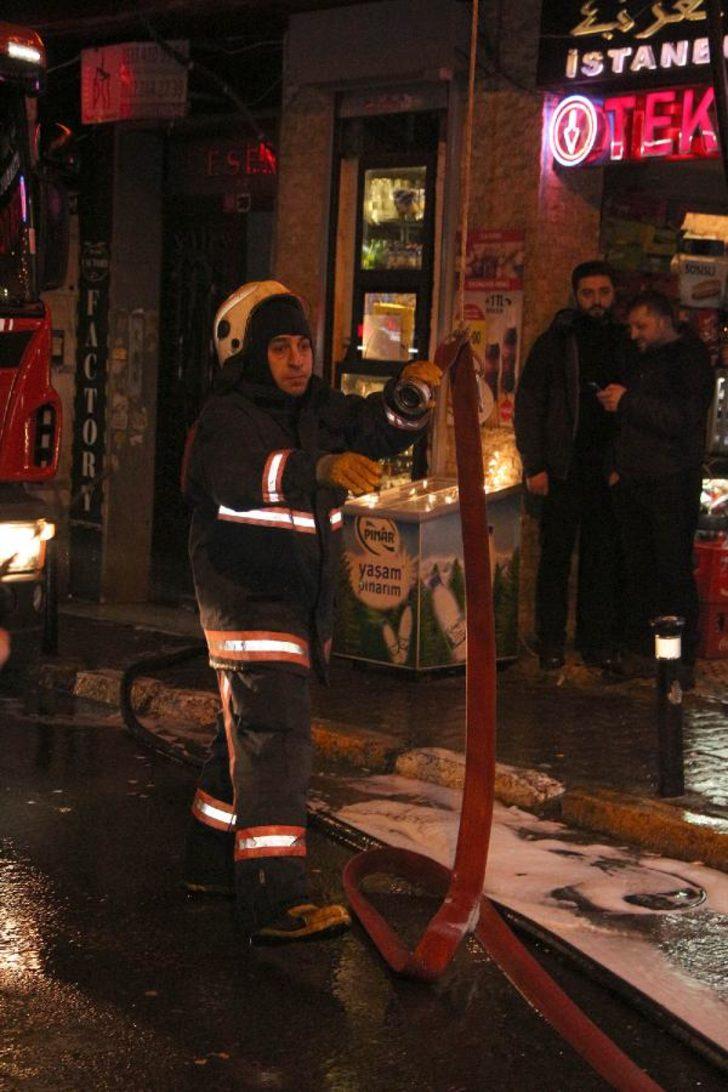 Evde bir orkide dikmesini söyle. Rızomların bölünmesi, kesimler ve havada kalan çocukların köklenmesi 22