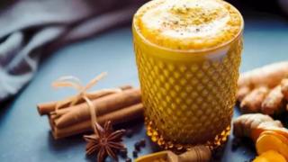 Etkisine şaşıracaksınız: Yağ yakan altın süt tarifi!