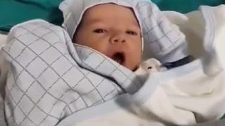 Bakan Koca duyurdu! İşte yeni yılın ilk bebeği