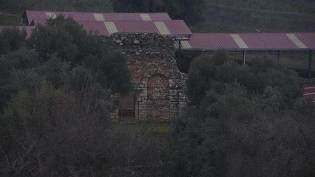 İzmir'deki Metropolis Antik Kent'inde oda mezarlar bulundu