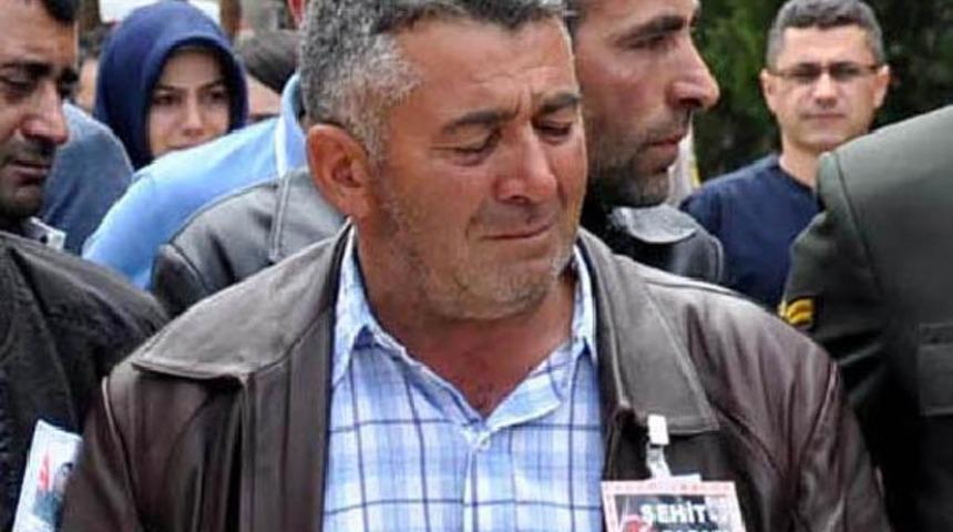 Yılın ilk g&uuml;n&uuml;nde anne ve babasını bı&ccedil;akladı