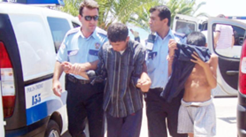 Sahilde hırsızlık kameralara yakalandı