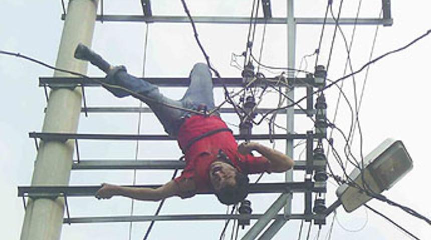 İntihar etmeye &ccedil;ıktı, akıma kapıldı