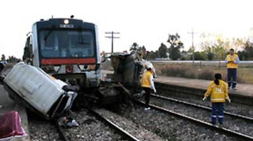 Rusya'da otobüsle tren çarpıştı: 17 ölü