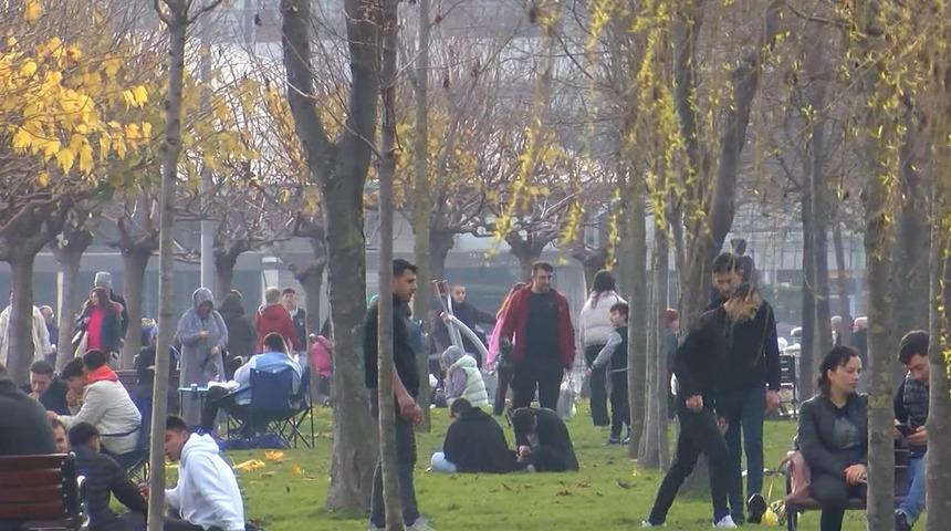 Yeni yılın ilk gününde park ve sahiller doldu taştı: 'Bugün hava çok güzel'