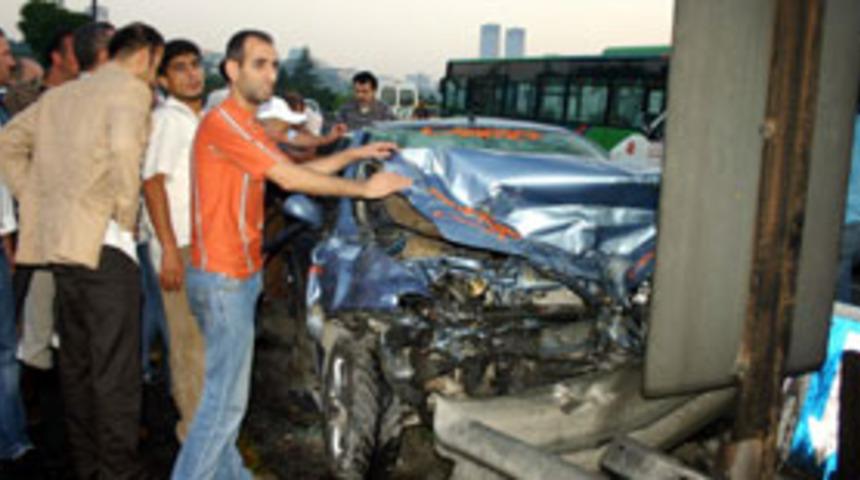 Boğazi&ccedil;i K&ouml;pr&uuml;s&uuml; girişinde kaza: 1 &ouml;l&uuml;