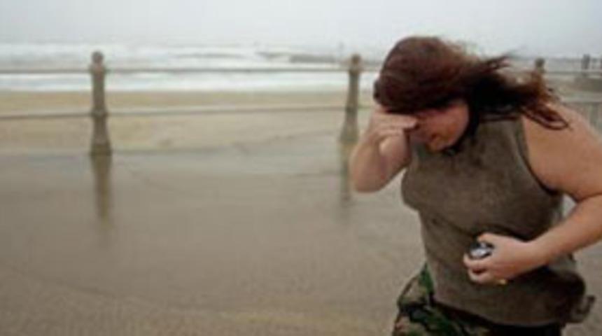 Avustralya'yı Monica kasırgası vurdu