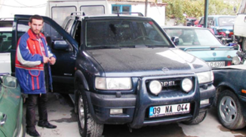 Cipli hırsız gardıropta yakalandı