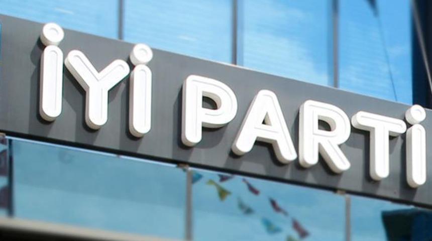 Samsun'da İYİ Parti'den istifa edip AK Parti'ye katıldılar! 'Büyük mutluluk duyduk'